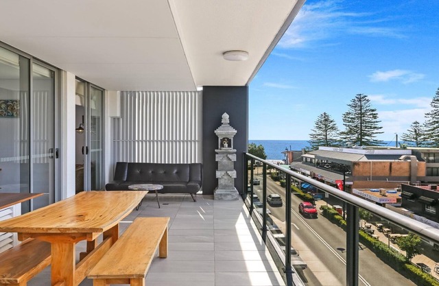 BREEZES @ OCEANS EDGE | Ocean Views , WIFI | Accom Holidays
