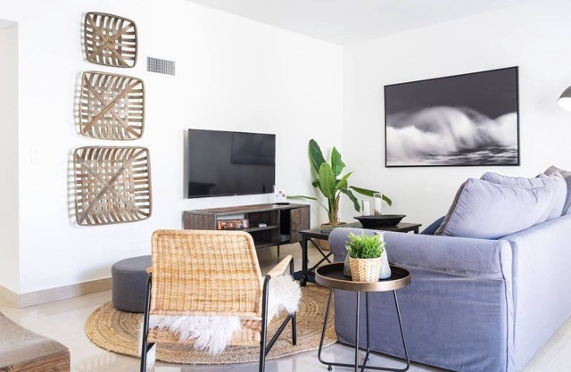 Bright 2bd Apt Next to the Ocean | Miami Beach