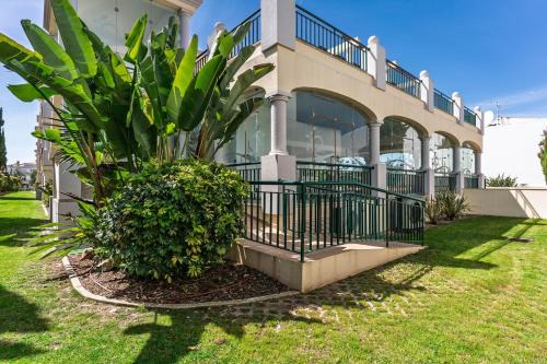 Bright 3-BR in Guia with Shared Pool