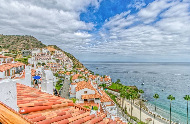 Bright & Airy Villa, Panoramic Views from all Rooms, 6-Seat Golf Cart, WIFI