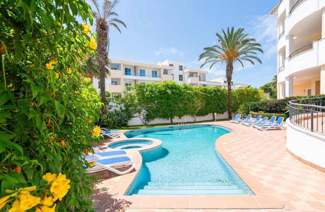 Bright and comfortable 2 Bedroom apartment in Porto de Mos by Ideal Homes