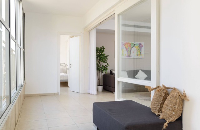 Bright and Fresh Family Home near Beach