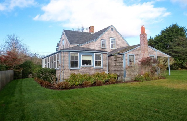 Bright cheery year-around house and cottage with quiet, private garden