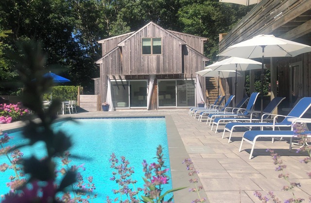 Bright & Modern Pool House