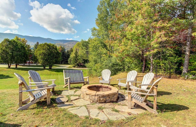 Bright, mountain escape with pool, hot tub, fireplace, modern kitchen & balcony