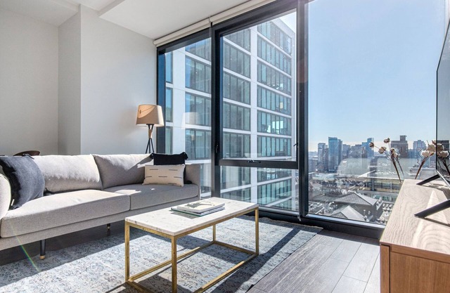 Bright South Loop Studio w/Pool, Gym, walk to Grant Park, by Blueground (ID #CHI347)