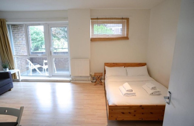 Bright & Spacious Studio Flat in SE8