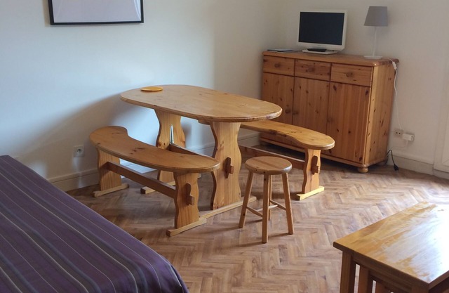 Bright studio with balcony and wifi for 2/4 people in the center of town