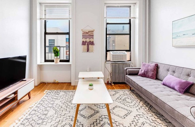 Bright & Stylish 1BR with Workspace