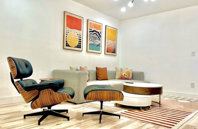 Bright, warm, luxe hideaway”w” private backyard
