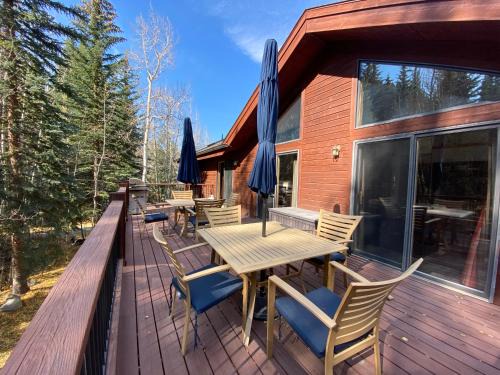 Bryant Home 1826 by SummitCove Lodging