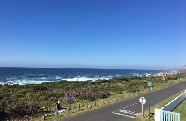 Bungalow by the sea near Cape Town