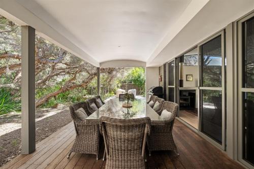 Bunker Bayhouse - Your Ideal Escape by the Beach