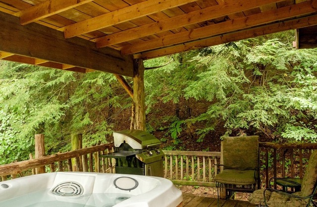 Butterfly Suite - NEW Hot Tub!