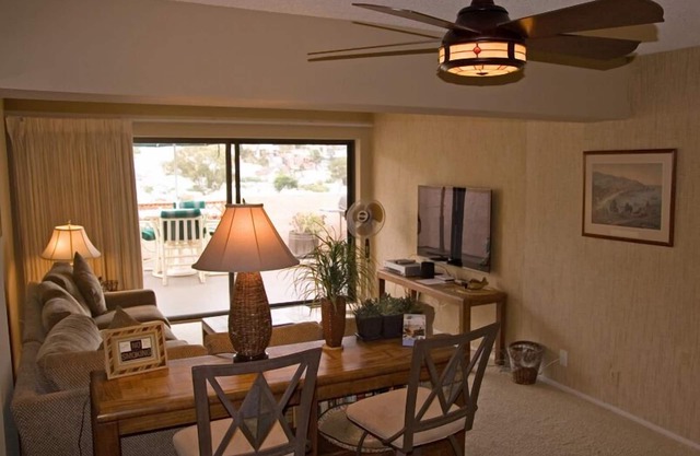 C59: Cozy Condo, Balcony W/Hillside & Ocean Views, 30 Mooring Available