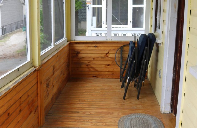 Cabin #2 Central, NH Rustic laid back Cabin with screened in Porch