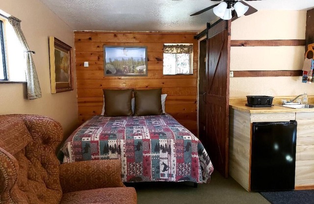 CABIN #3 - EAGLE'S NEST (FIREPLACE)