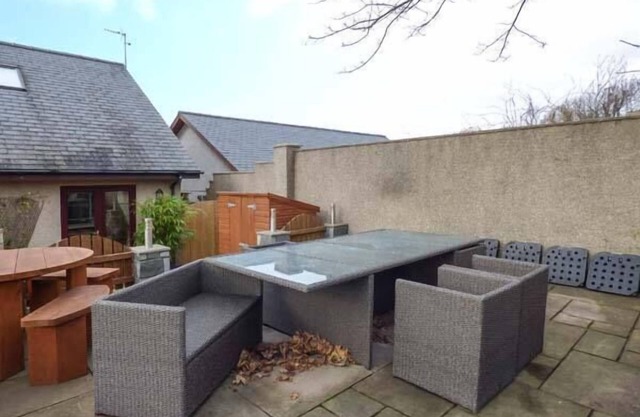 CAE CERRIG, family friendly, with hot tub in Dyffryn Ardudwy
