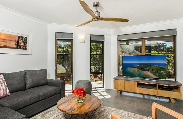 Calinda Sol 12 - Byron beachside perfection.... best location!