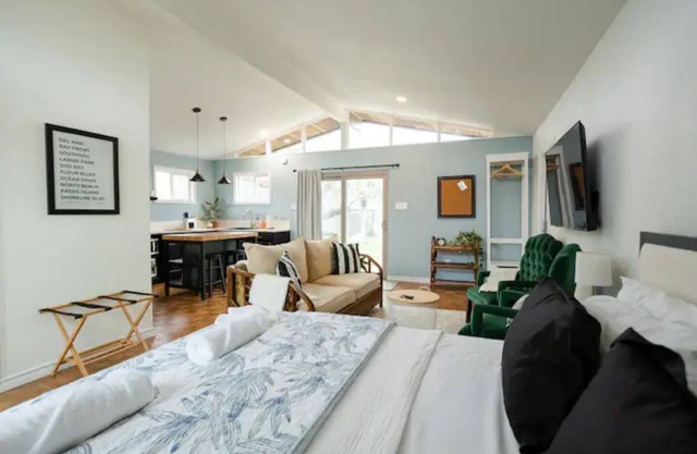 Calm & Coastal-Styled Guest House