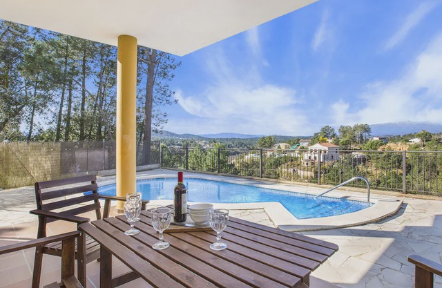 Camelia - Four Bedroom Villa, Sleeps 8