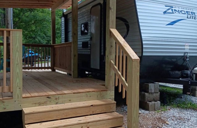 Camper with a view - Perfect for a cozy getaway 2 Min to Lake
