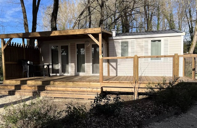 Campsite Flower Les Berges de la Dordogne * - Comfort Mobile Home 32m² Malaga - 3 bedrooms + Covered terrace, air conditioning, TV, dishwasher 6 people