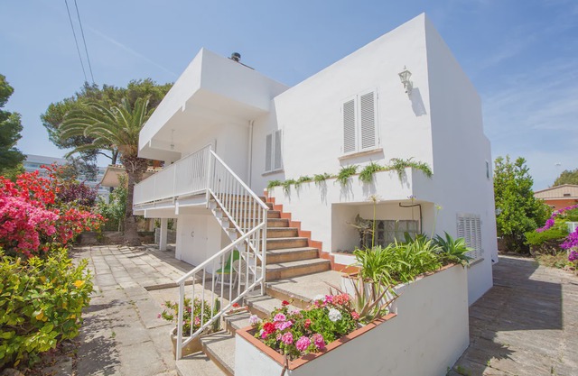 Can Miquelet - Three Bedroom Apartment, Sleeps 6