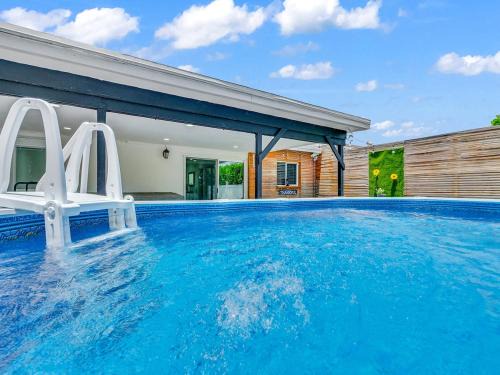 Canal-Side Townhouse with Pool & Firepit