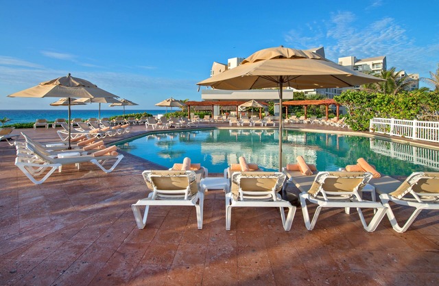 Cancun Jr Suite en resort vista al mar