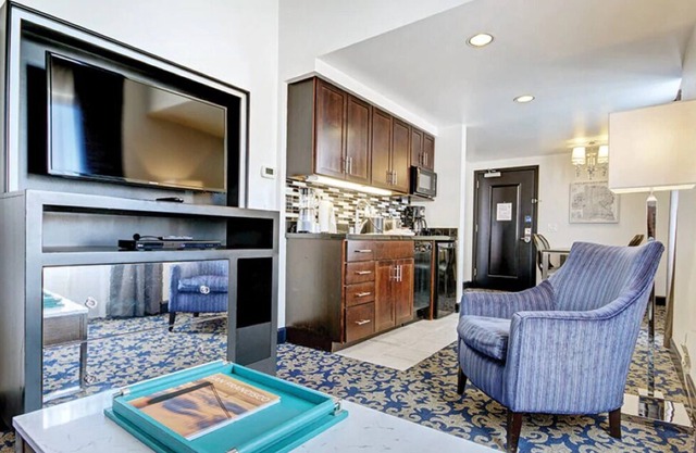 Canterbury 1 Bdrm DLX Condo Near Union Square