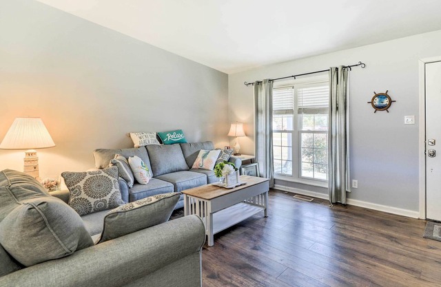 Cape Carteret Home, Near Emerald Isle Beach!