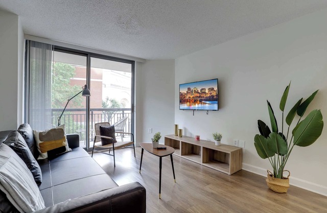 Capitol Comfort, Stylish Stay