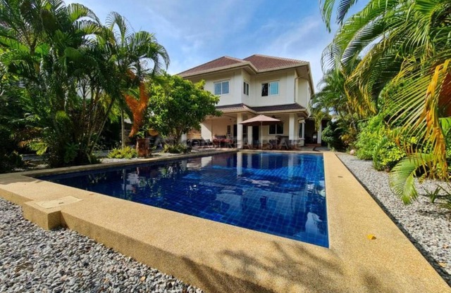 Captivating 3-Bed Villa in Muang Pattaya