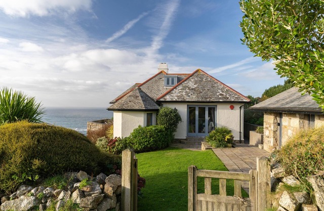 Carn Cobba - sprawling home with spectacular views, dog friendly, parking