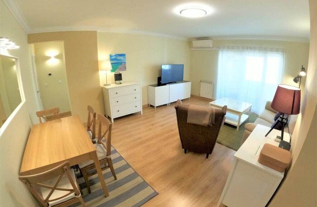 Carnaxide, modern 1 bedroom apartment w/balcony in Carnaxide, Oeiras, Lisbon