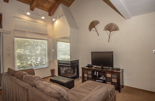 Carnelian Woods # 70: 4 BR / 2 BA condo/townhouse in Carnelian Bay, Sleeps 8