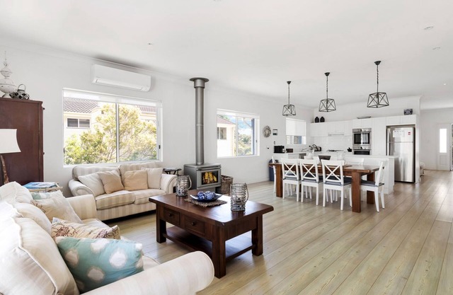 Caroline's Beach House by Experience Jervis Bay