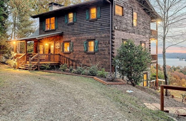 Carters Lake access/Game room/ Pet friendly!