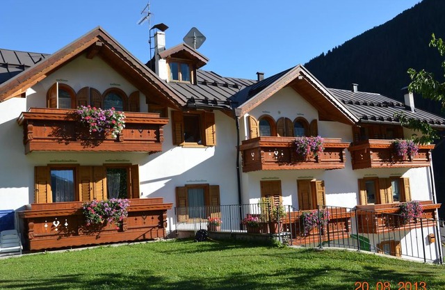 "Casa Bamby - Vioz" with Balcony, Garden & Mountain View; Pets Allowed, Parking Available