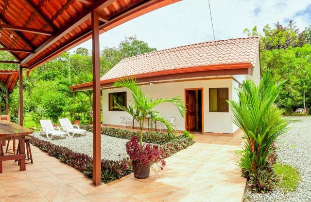 Casa Blossom - Beach Paradise Retreat