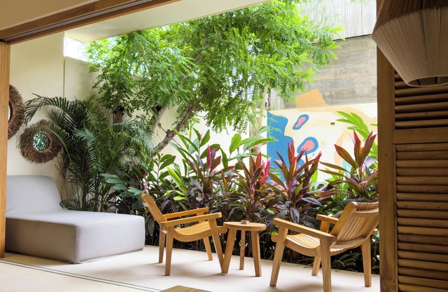 Casa Borka LUXURY FULLY FURNISHED BEACH CONDOS WITH POOL