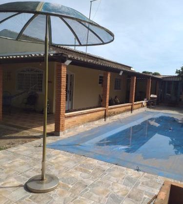 CASA COM PISCINA BROTAS