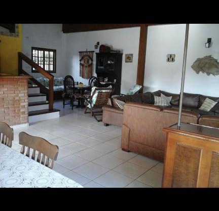 CASA COM PISCINA, CAMPO DE FUTEBOL SOCIET e PRÓXIMO A PRAIA