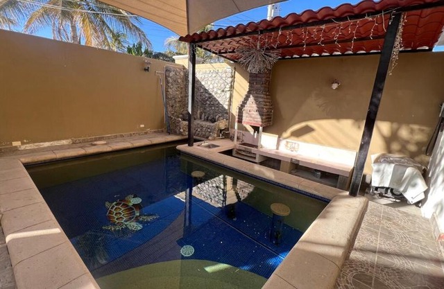 Casa con alberca y entrada independiente