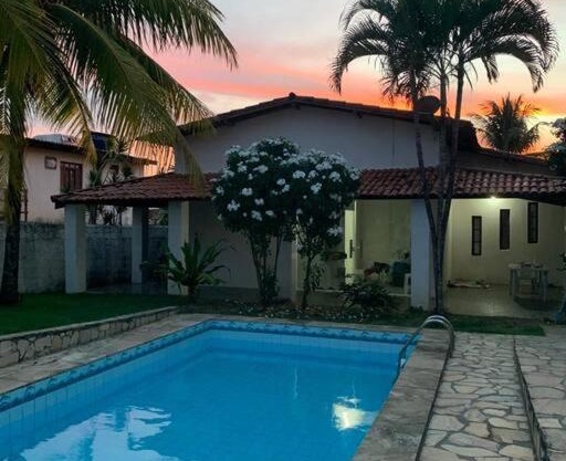 Casa de Veraneio com Piscina Perto da Praia