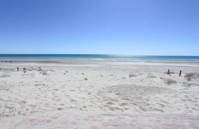Casa Luna Azul a Beautiful Beachfront Home in Playa Encanto