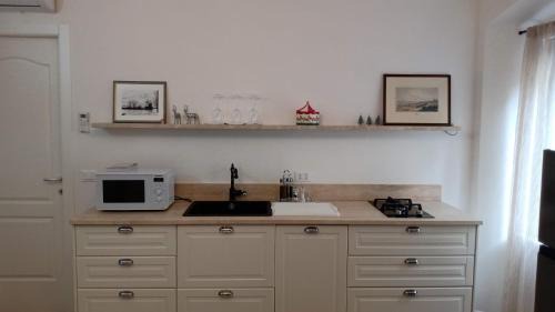 Casa Renova, intero appartamento, 2 camere, max 4 ospiti, Trieste zona storica
