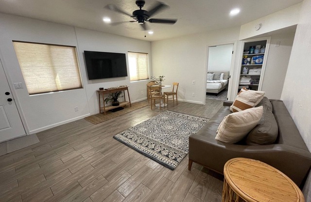 Casita D: Full kitchen, in-unit laundry, spacious comfortable living