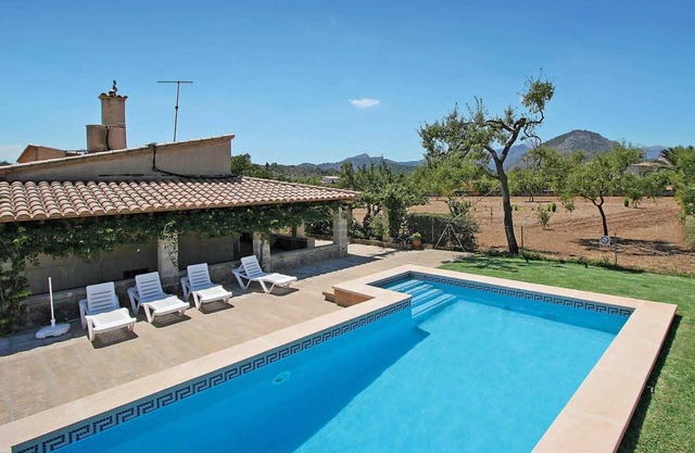 Catalina Petit, Nice villa in Pollensa w/